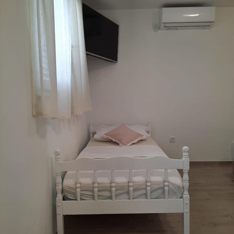Studio Apartman Mare Trogir Bagian luar foto