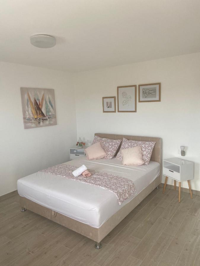 Studio Apartman Mare Trogir Bagian luar foto