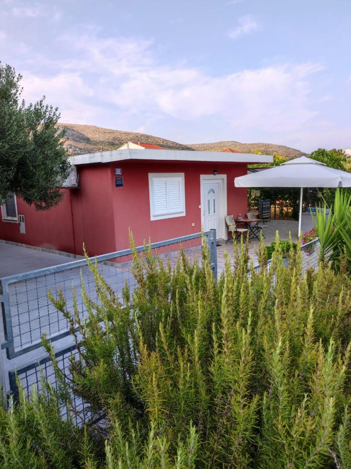 Studio Apartman Mare Trogir Bagian luar foto